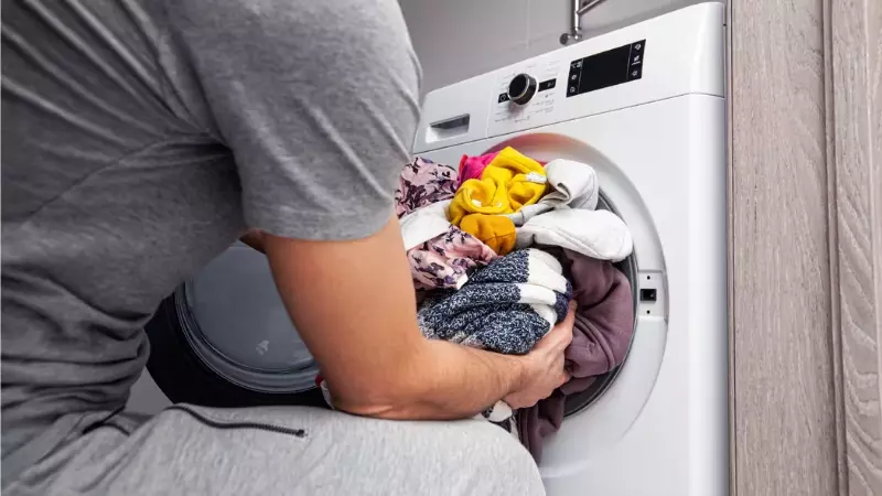 Cho quá nhiều đồ vào lồng giặt hoặc giặt quá ít đồ đều có thể khiến máy giặt không vắt được