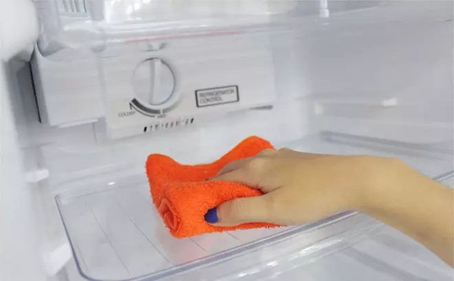 Tủ lạnh bị chảy nước ngăn mát